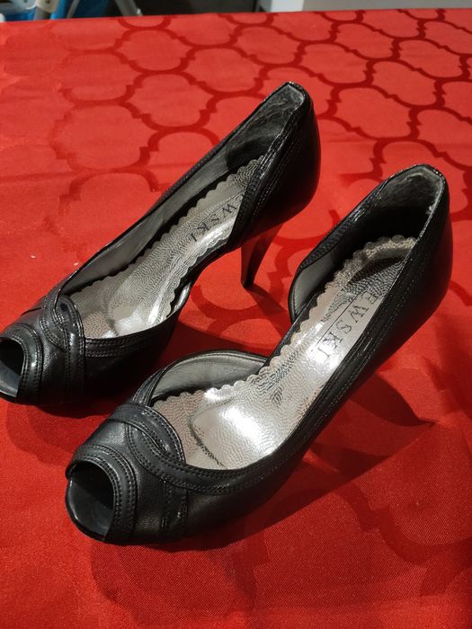 Buty/szpilki na wysokim obcasie rozmiar 35 Lewski