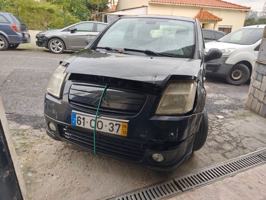 Citroen C2 VTR com batida