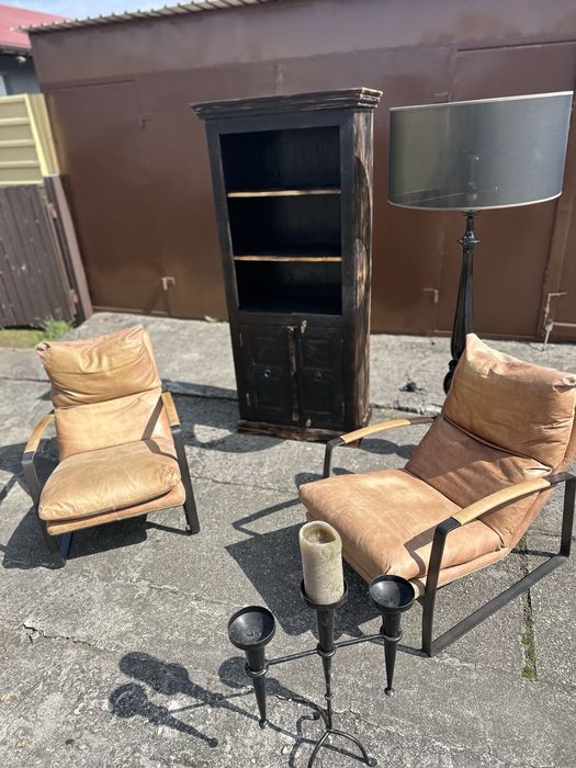 Drewniany stylowy regał