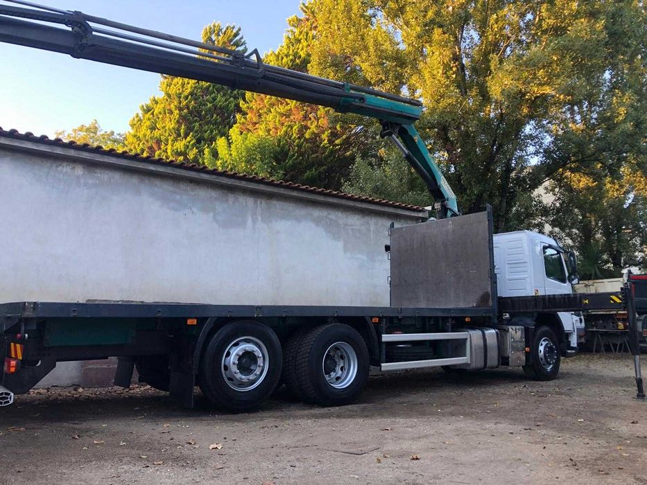 Volvo FM 330 6x2 Camião estrado com Grua Palfinger