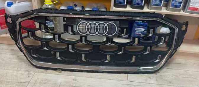Решітка радіатора Audi Q8