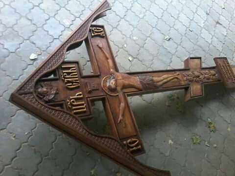 Хрест дубовий,могильний,на кладовище.Гробниця  дубова.