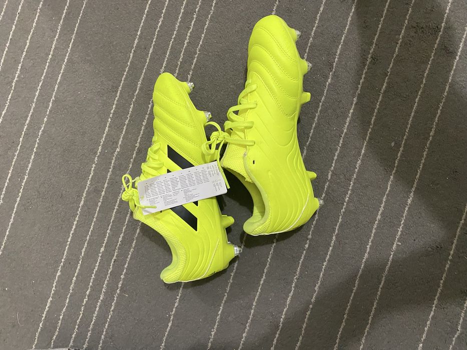 Chuteira adidas copa nova