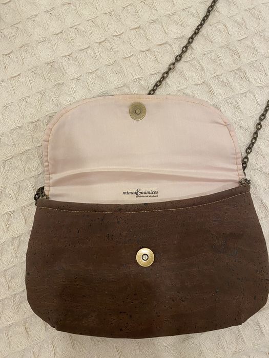 Mala de tecido e cortiça