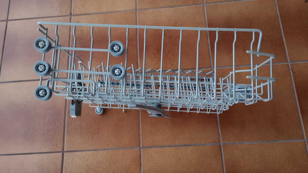 Kosz do zmywarki Bosch,  Siemens, Neff 60 cm górny ze spryskiwaczem