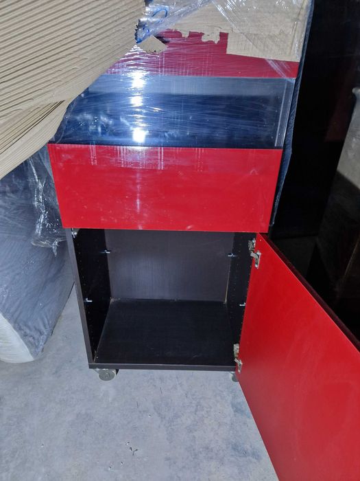 Móvel consola vermelho e preto