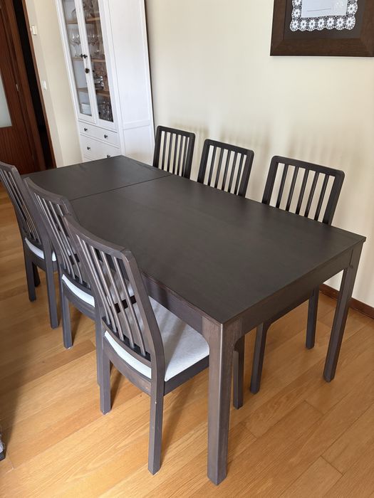 Conjunto mesa extensivel e 6 cadeiras