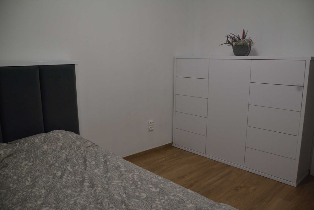 Domek w górach nad wodą