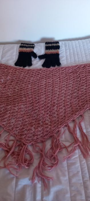 Conjunto de encharpe e luvas de senhora