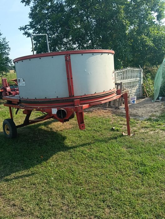 Ścielarka do truskawek Kverneland KD 807