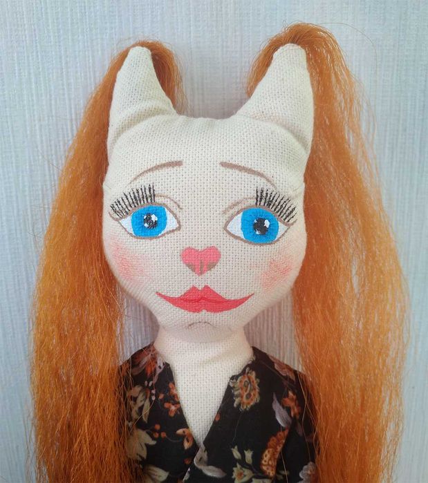 Продам текстильну інтер'єрну куклу - руду Жінку-Кішку