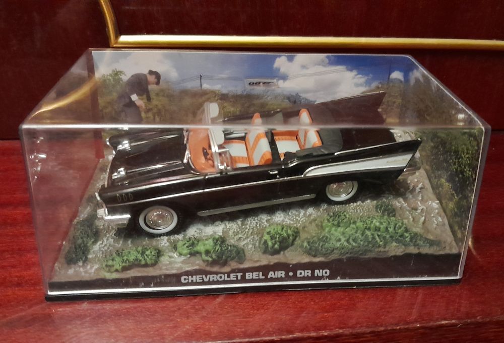 Модель 1:43 Chevrolet Bel Air James Bond 007 1962 черный