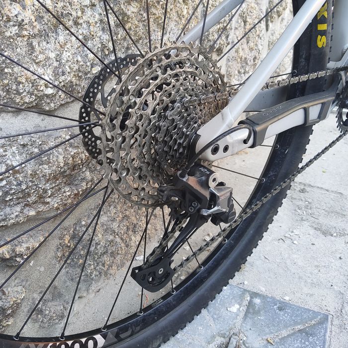 Bicicleta BTT suspensão total (L)