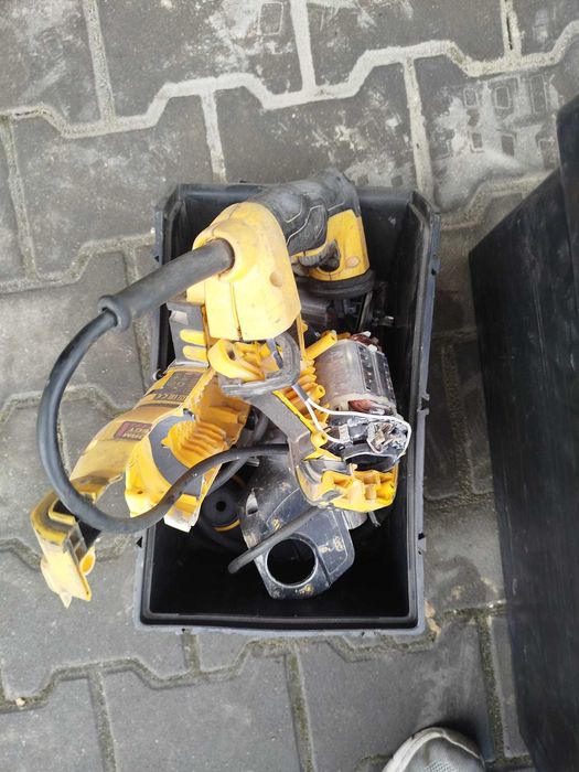Części do różnych maszyn - Husqvarna , Bosch , Dewalt + Silniki
