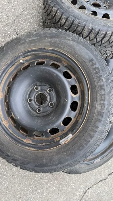 Комплект колес с зимней резиной  Nokian 205 / 60 R16 92T