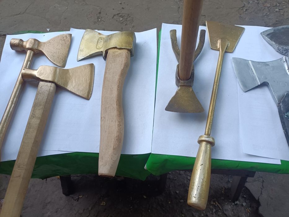 Топорик-молоток-гвоздодер утюг старинный 4,6кг