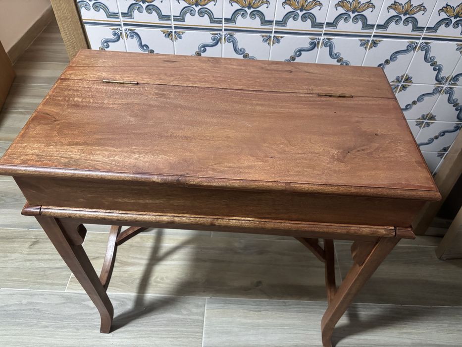 Secretaria escrivaninha em madeira