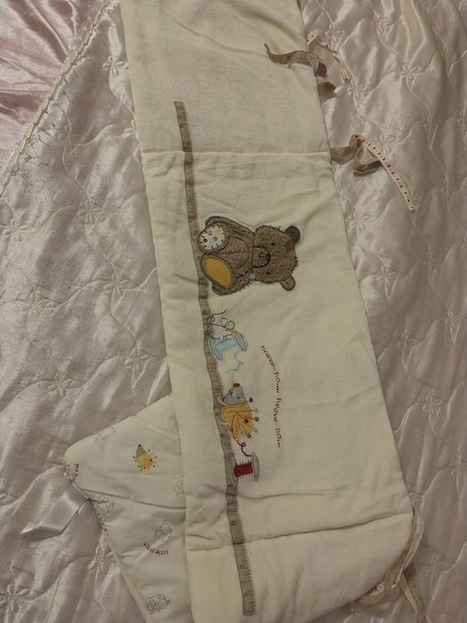 Dwustronny ochraniacz na łóżeczko. Długość 150 cm.