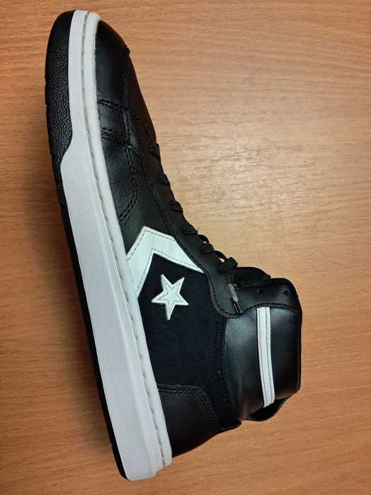 Оригинальные кроссовки.ботинки Converse 42 размер 28см
