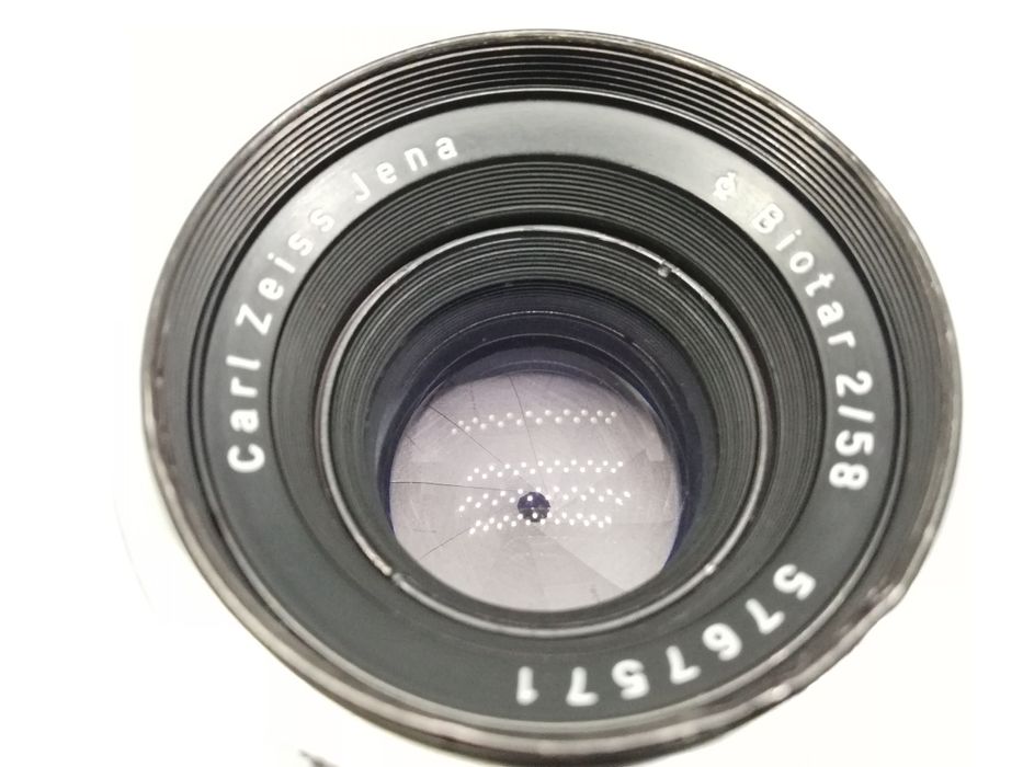M42 Carl Zeiss Biotar 58mm 2.0 (Swirly bokeh)
