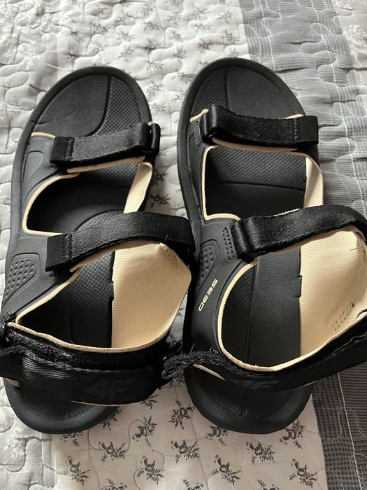 Спортивні сандалі р.38 4F