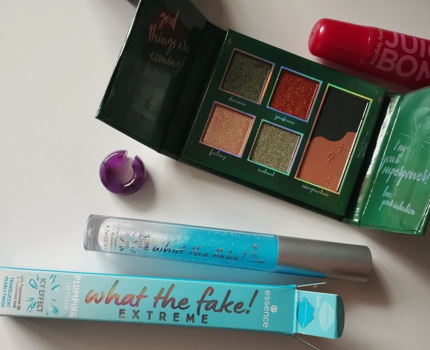 Zestaw kosmetyków Essence gratis nausznica Berries