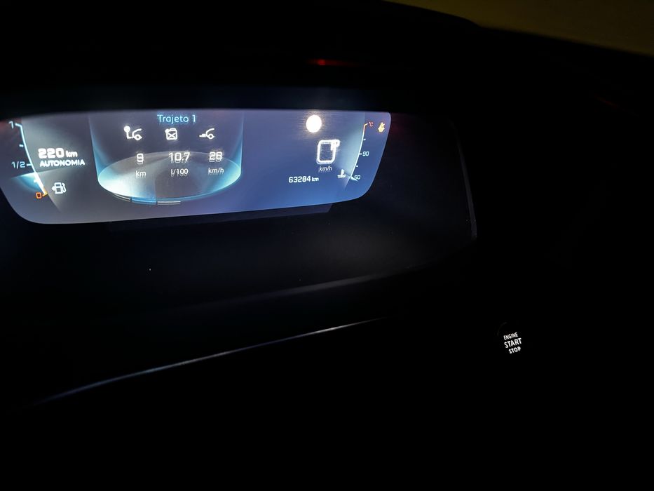 Peugeot 2008 1.5 130cv com poucos Quilómetros