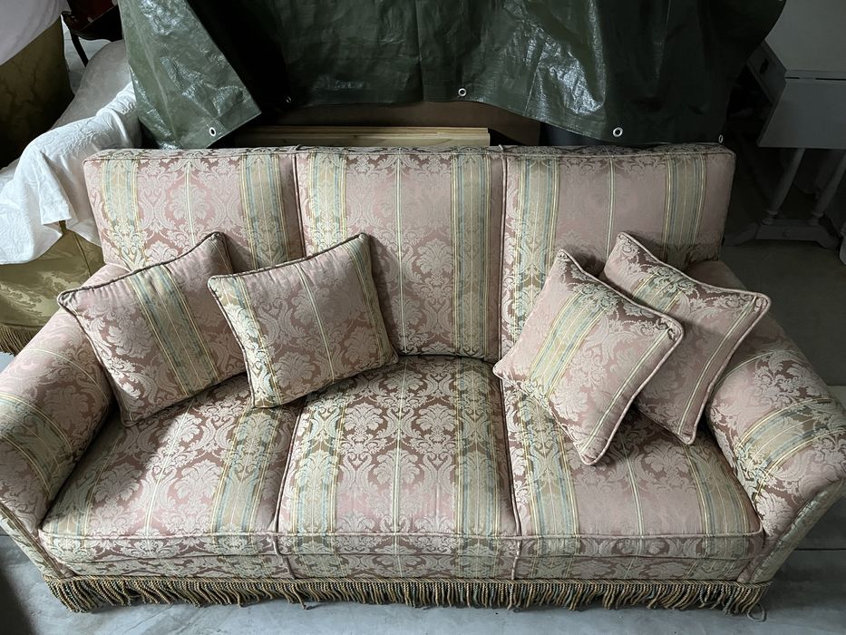 Sofá estilo classico novo Portimão • OLX Portugal
