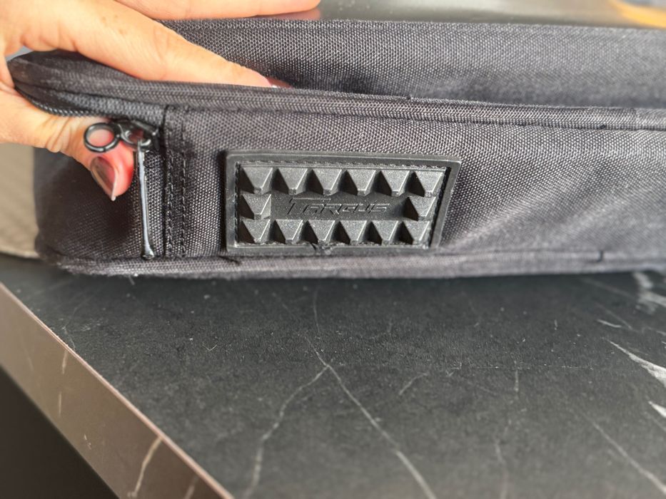 Ідеальний стан Сумка для ноутбуку чорна супер містка і надійна