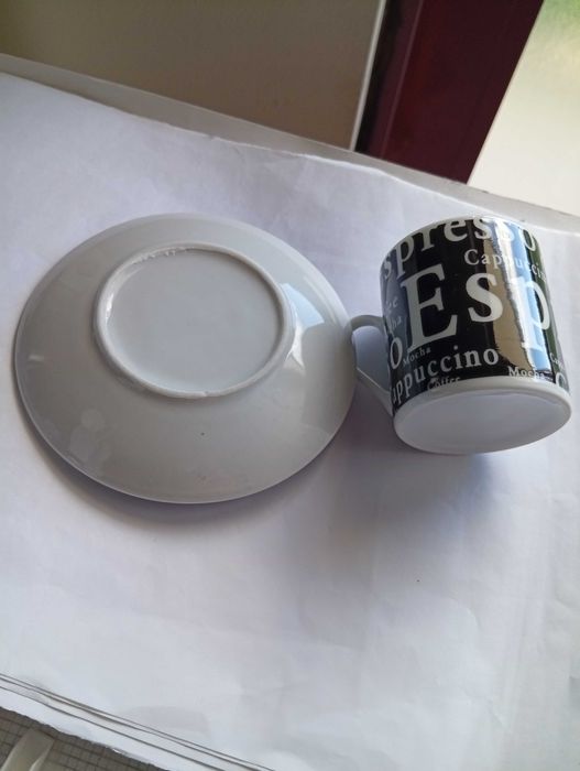 Belíssimo suporte com 6 chávenas e 6 pires