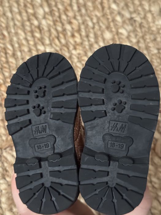 Черевики H&M.