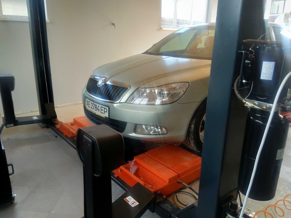 Подъемник четырехстоечный 5т под развал схождение. Акция!!