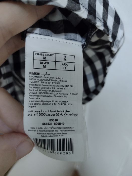 Camisa Pimkie M

Preta e Branca com Padrão floral.

Em excelente estad