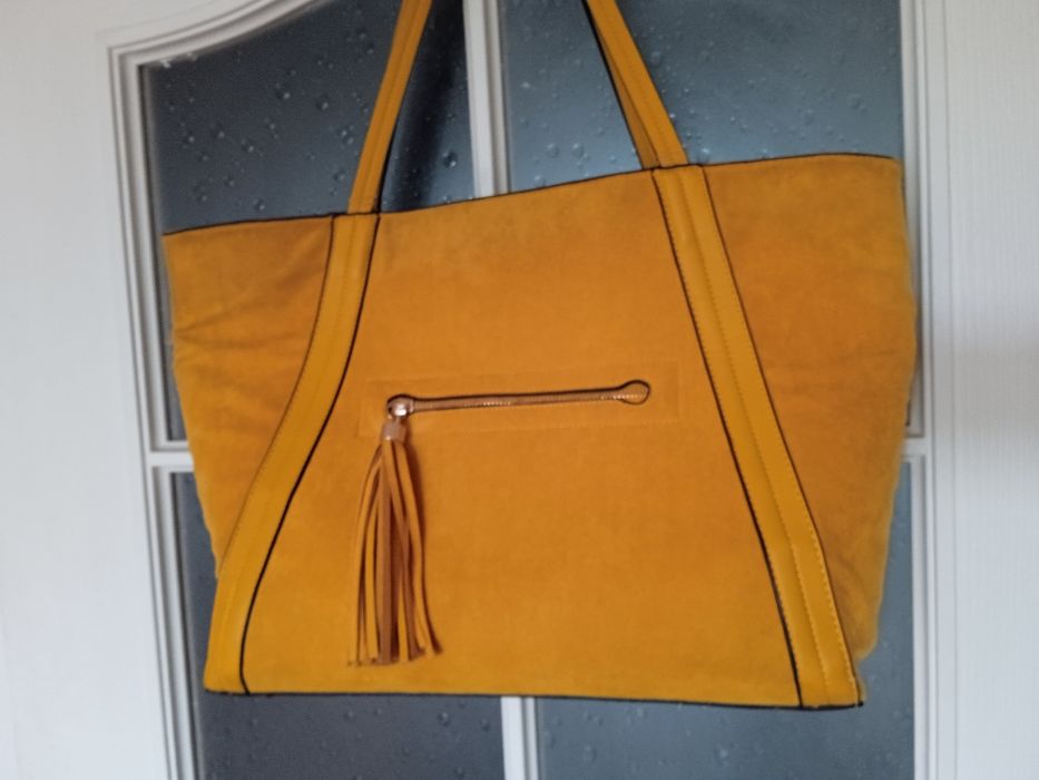 Duża torba shopper w piękny żółto miodowym kolorze.