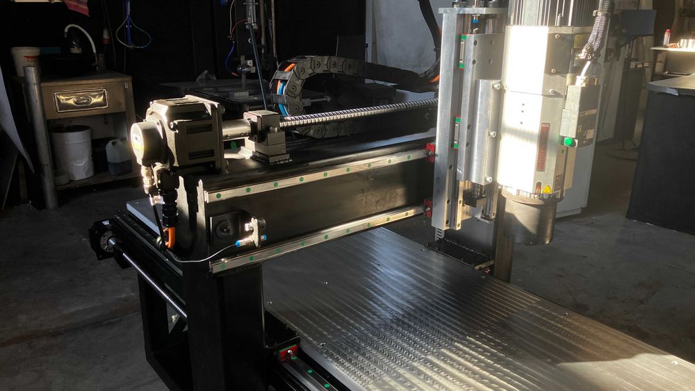 CNC 2000x600mm para Metais  –  troca auto de ferramentas