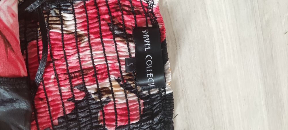 Elegancka sukienka przed kolana