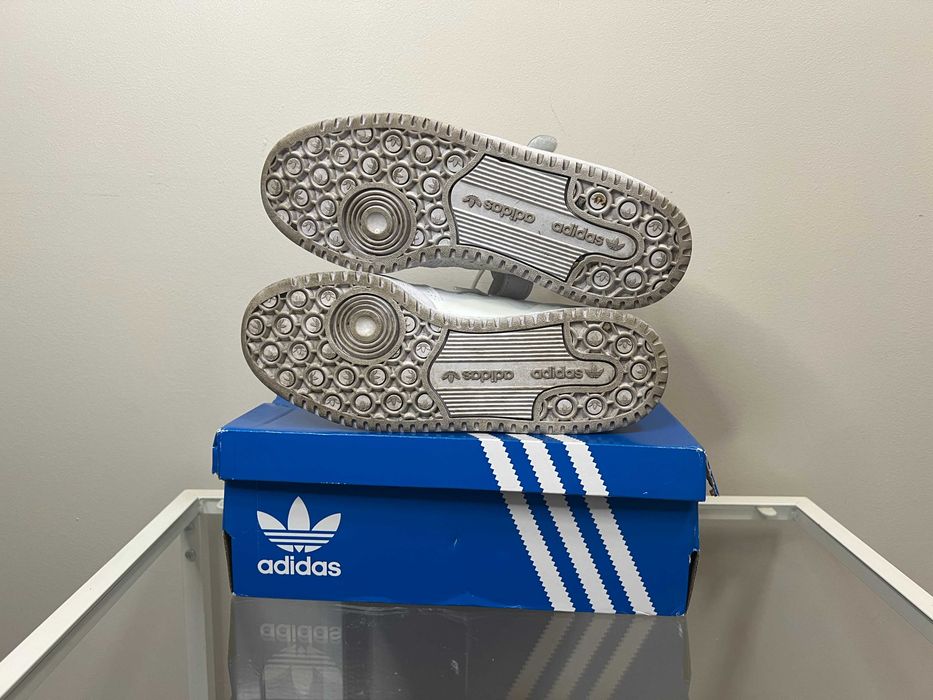 Białe buty Sneakersy Adidas