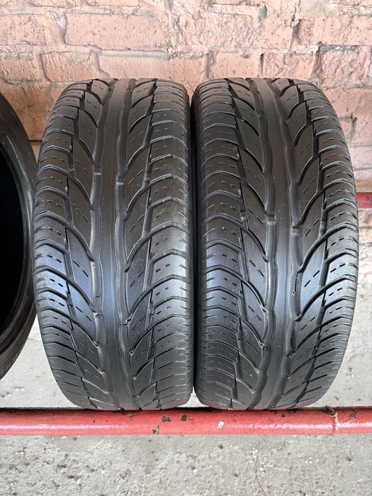 Пара літніх шин 195/55R15 Uniroyal