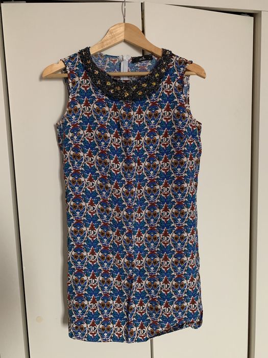 Sukienka bez rękawów na impreze