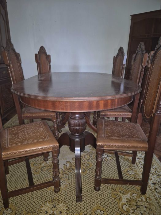 Conjunto de Sala de Jantar em madeira maciça