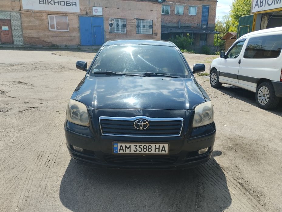 тойота авенсіс