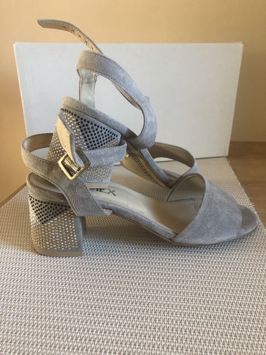 Sukienka elegancka z cekinami