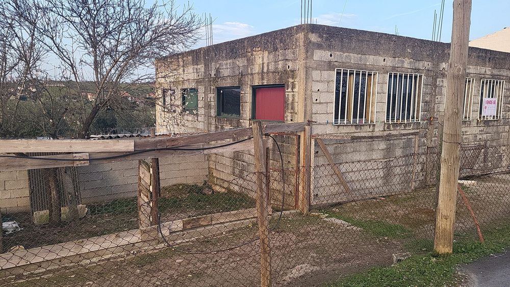 Armazem 150m2 + 1,5m a volta