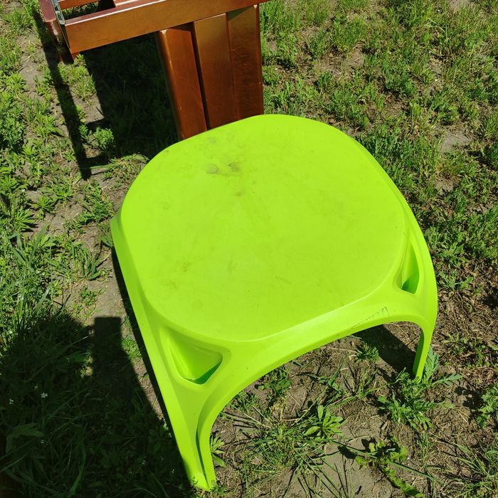 Nowy plastikowy stolik dla dzieci