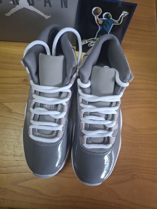 Jordan 11 cinzento