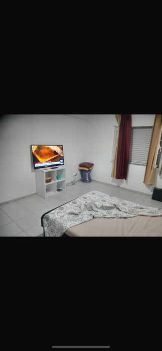 Edifício com 3 T 2.   Recebe total 2700!euros mês