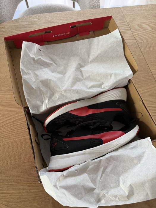 Buty Puma rozm. 36 czarne czerwone Flyer Runner Jr