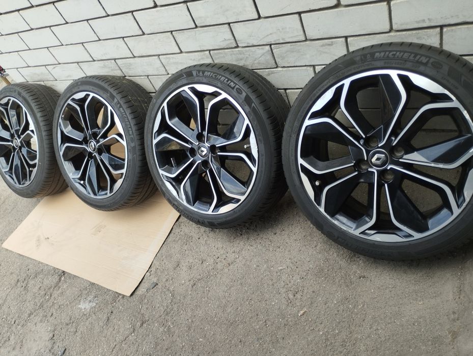 R17 4 100 диски Renault original  с шинами Michelin.