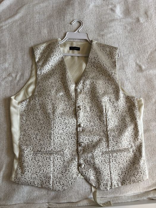 Kremowa elegancka kamizelka garniturowa w bardzo dobrym stanie aleksan