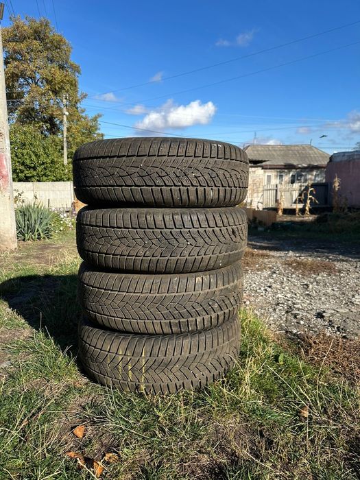 Продам зимову гуму у гарному стані Goodyear UltraGrip Ice 2 215/65 R16